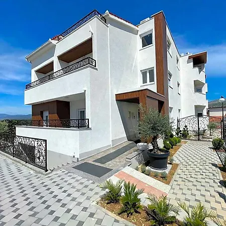 Lo͝or Luxury Retreat Szálloda Split