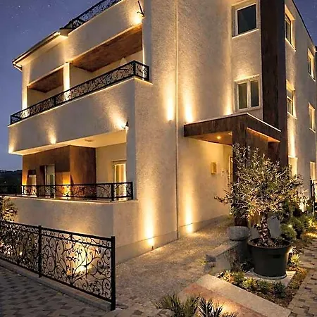 Lo͝or Luxury Retreat Panzió 4*