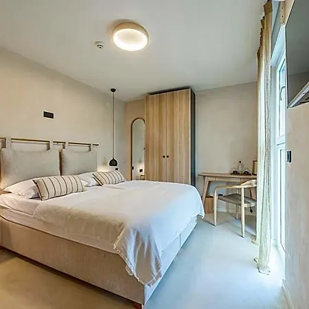 Lo͝or Luxury Retreat Szálloda